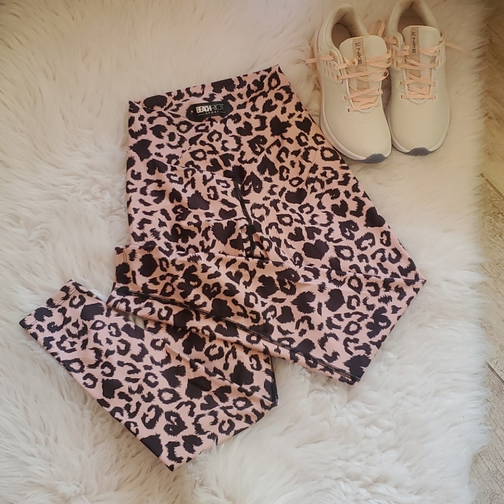 Beach Riot V High Waist Pink 💗 leopard leggings